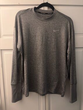 Nike Men’s Long Sleeve Crew in Heather Gray